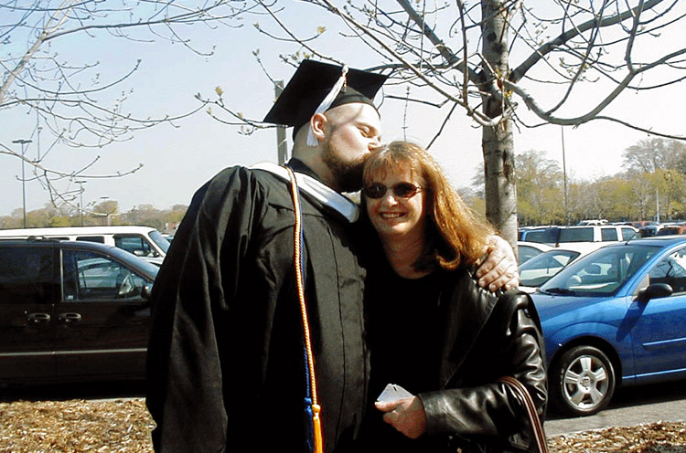 Head_kiss_mom